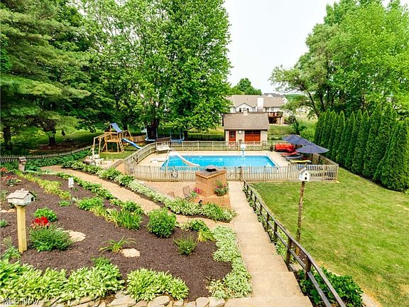 3rd image of 951 Apple Blossom Ln