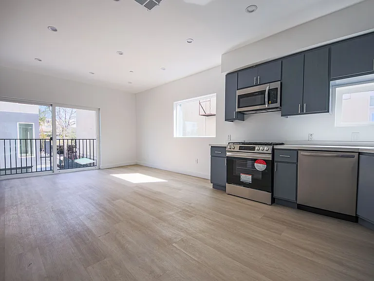 5263 Cartwright Ave — Photo 15