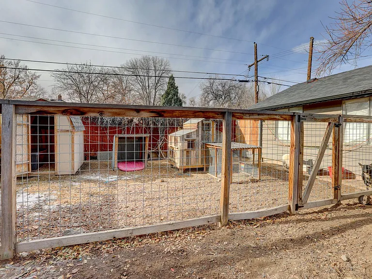 2085 Fenton St — Photo 10