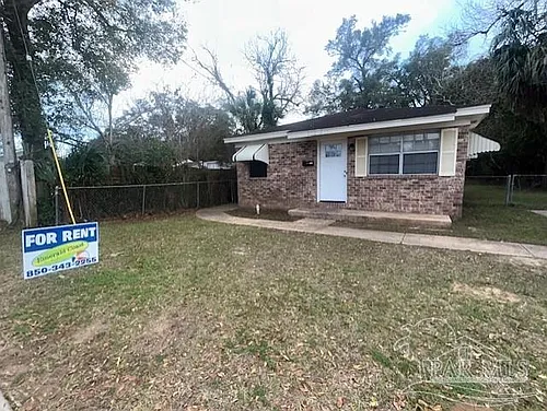 1105 W Strong St Photo 1