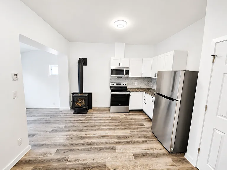 135 Charlotte St #0 — Photo 2