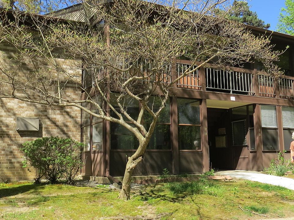 1st image of 138 Amberly Dr Unit E