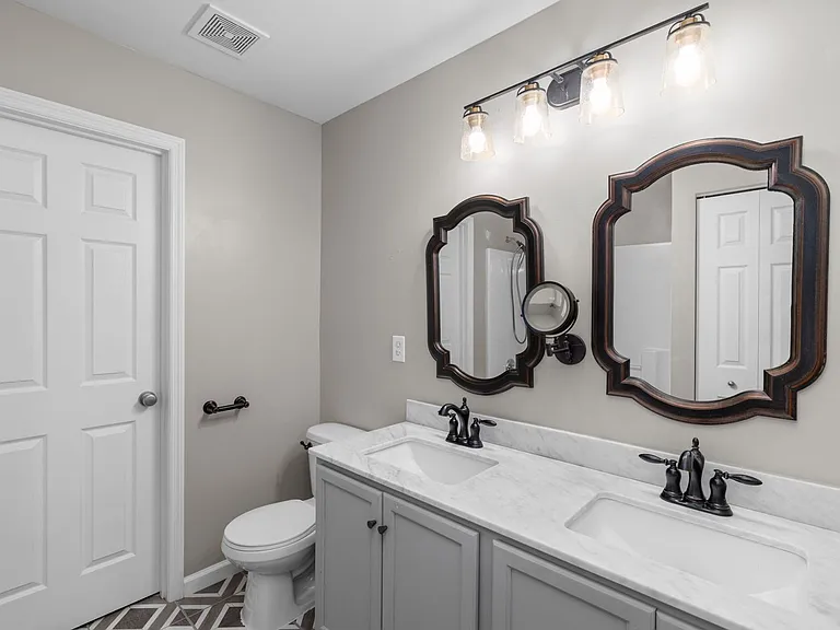 6593 Buckingham Palace Dr — Photo 23