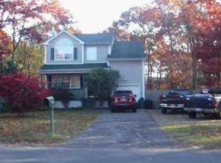 215 Floyd Rd, Shirley, NY 11967
