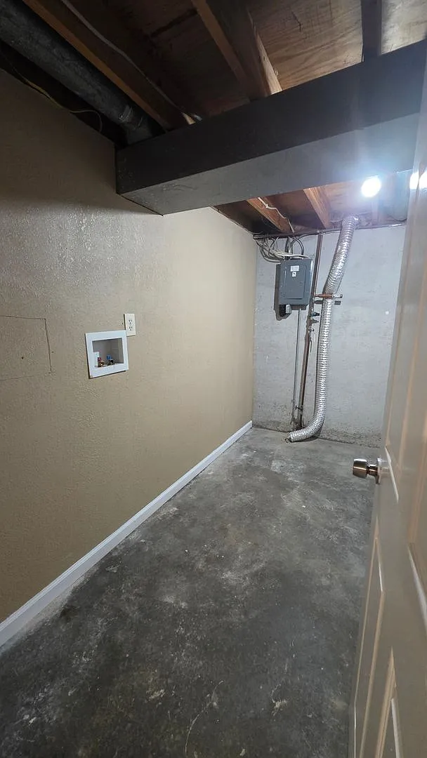 3-Bedroom, 3 Bath Single Family for Rent in Independence, MO| 2-Car Garage Parking & Fenced backy... — Photo 3