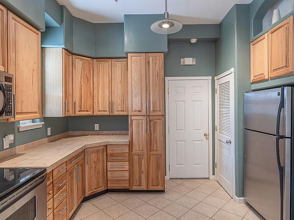 3rd image of 2830 Garnet Dr