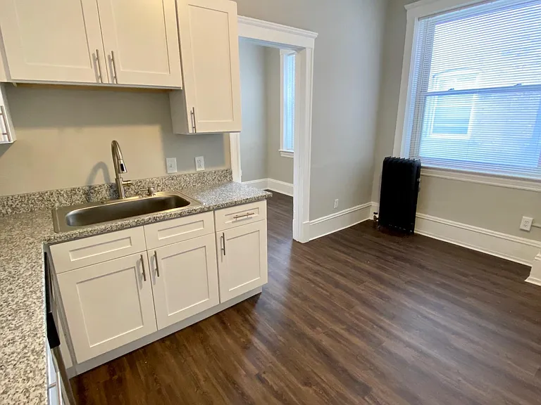 Chelsea Manor — Photo 31