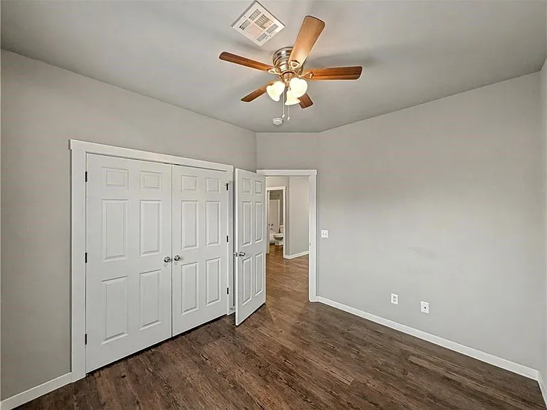 862 Oakwood Ln — Photo 18