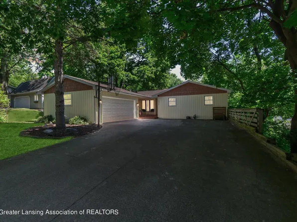 607 E Scott St, Grand Ledge, MI 48837