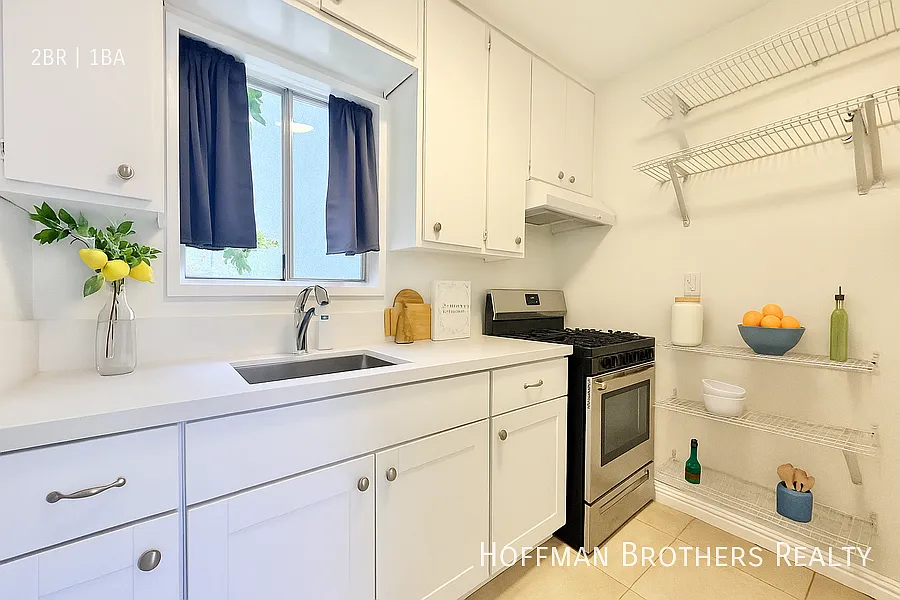 Building Photo - 5419 Harold Way #7