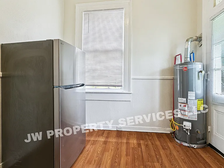 2332 Ursulines Ave — Photo 11