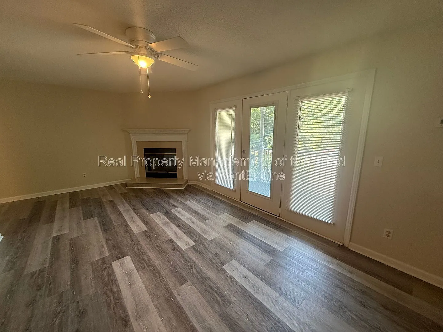 2 bed, 2.0 bath, 918 sqft, $1,190 — Photo 3