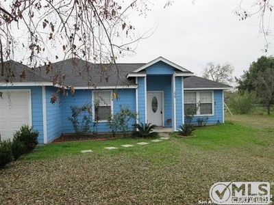 205 W Dilley Ave, Devine, TX, 78016