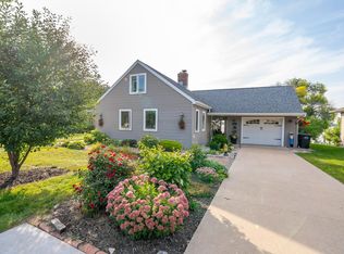 1286 Lakeshore Dr, Menasha, WI 54952