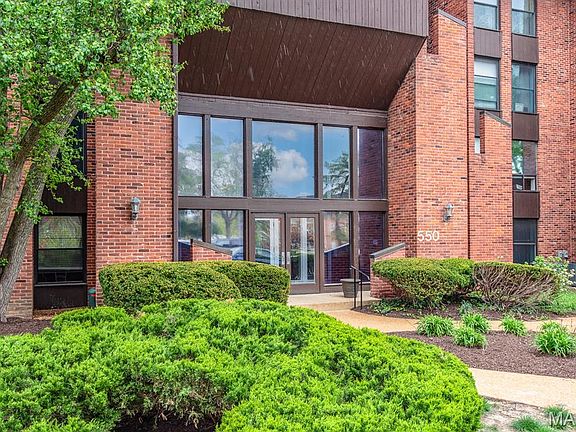 3rd image of 550 Coeur De Royale Dr APT 301