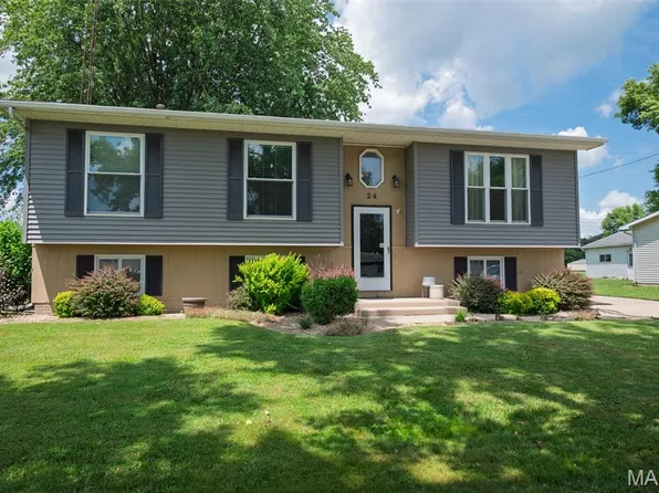 24 Pinewood Rd, Litchfield, IL 62056