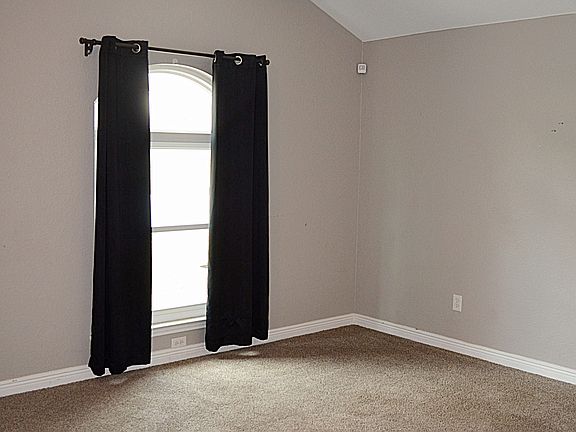 5th image of 423 Reservation Dr