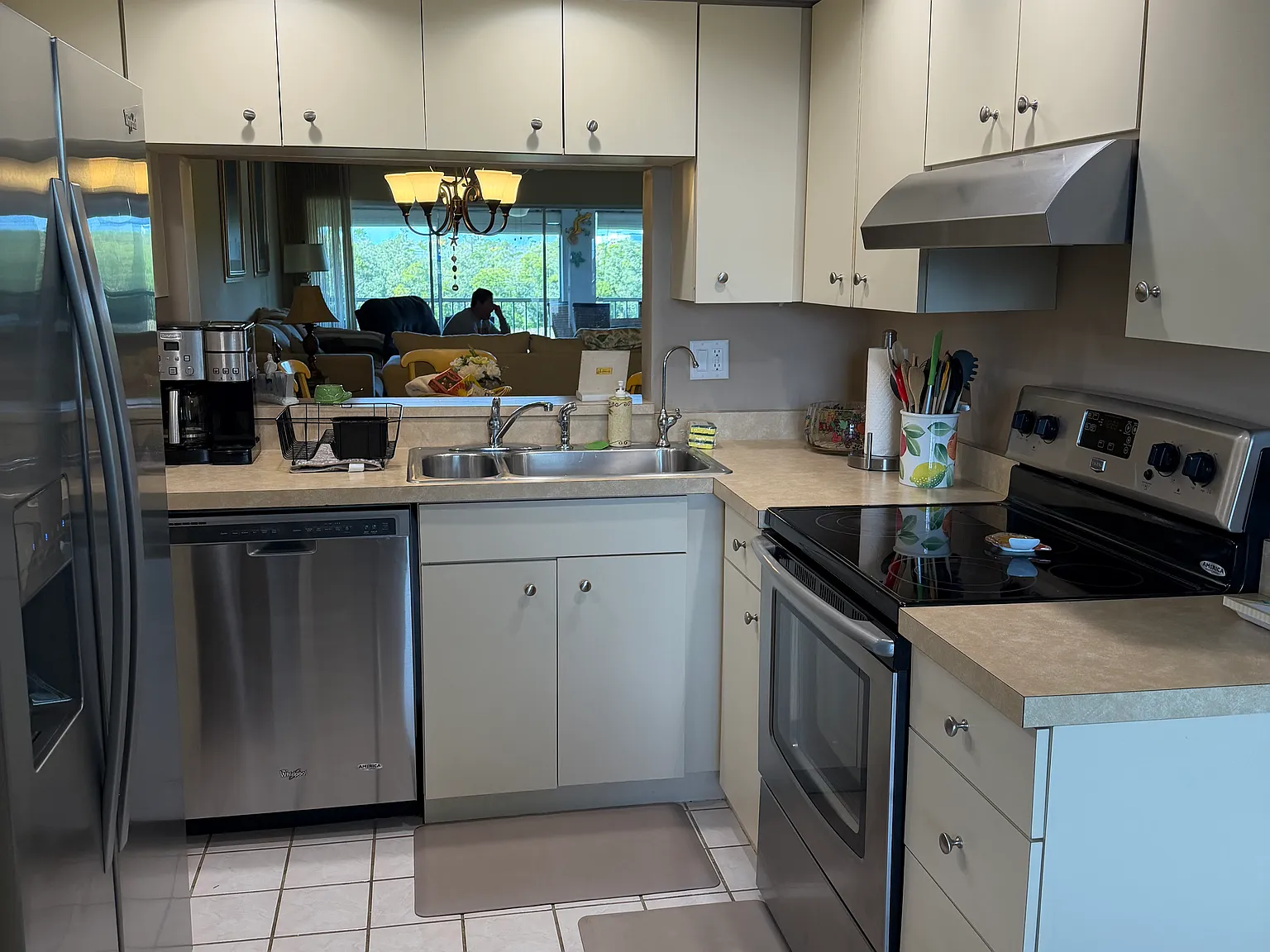2 bed, 1400 sqft, $2,450 — Photo 3