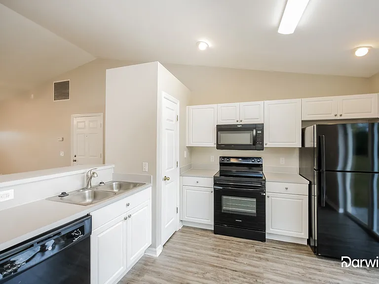 215 Manasota St — Photo 2