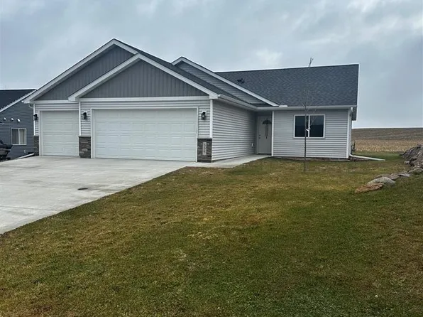 596 Oakwood Dr, Janesville, MN 56048