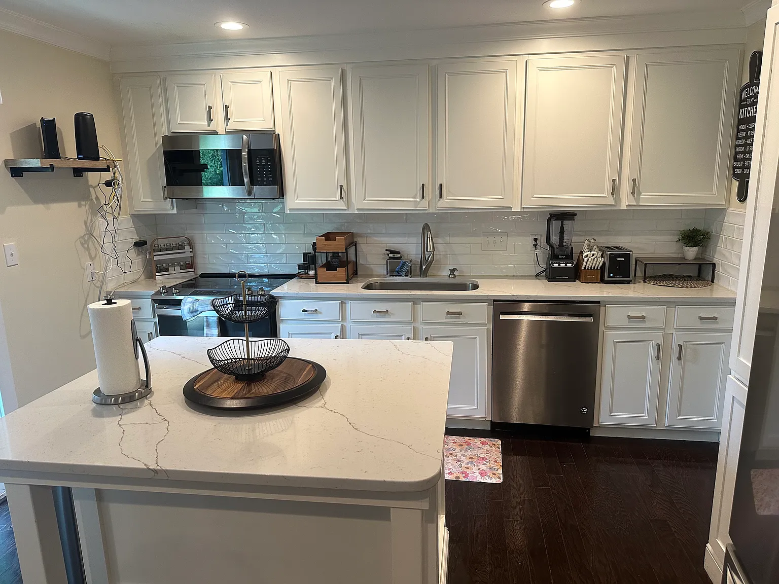 3 bed, 2.5 bath, 1408 sqft, $4,000 — Photo 1