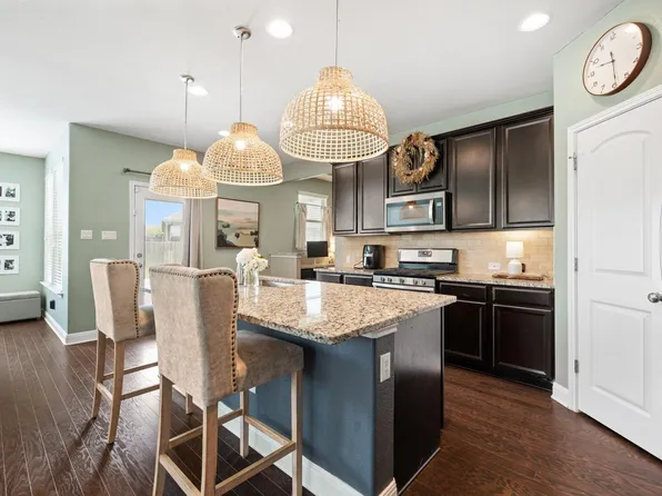 214 Cyril Dr, Hutto, TX 78634