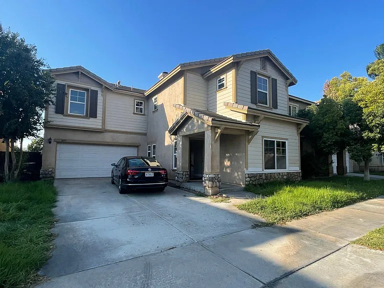 1251 Castledale St — Photo 2
