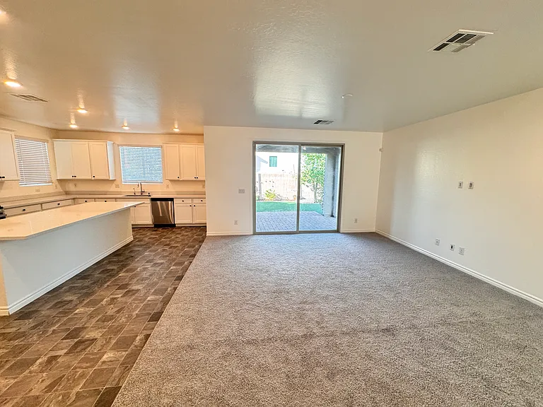 2711 Lindsey Springs St — Photo 10
