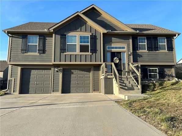 8932 NE 116th Pl, Kansas City, MO 64157