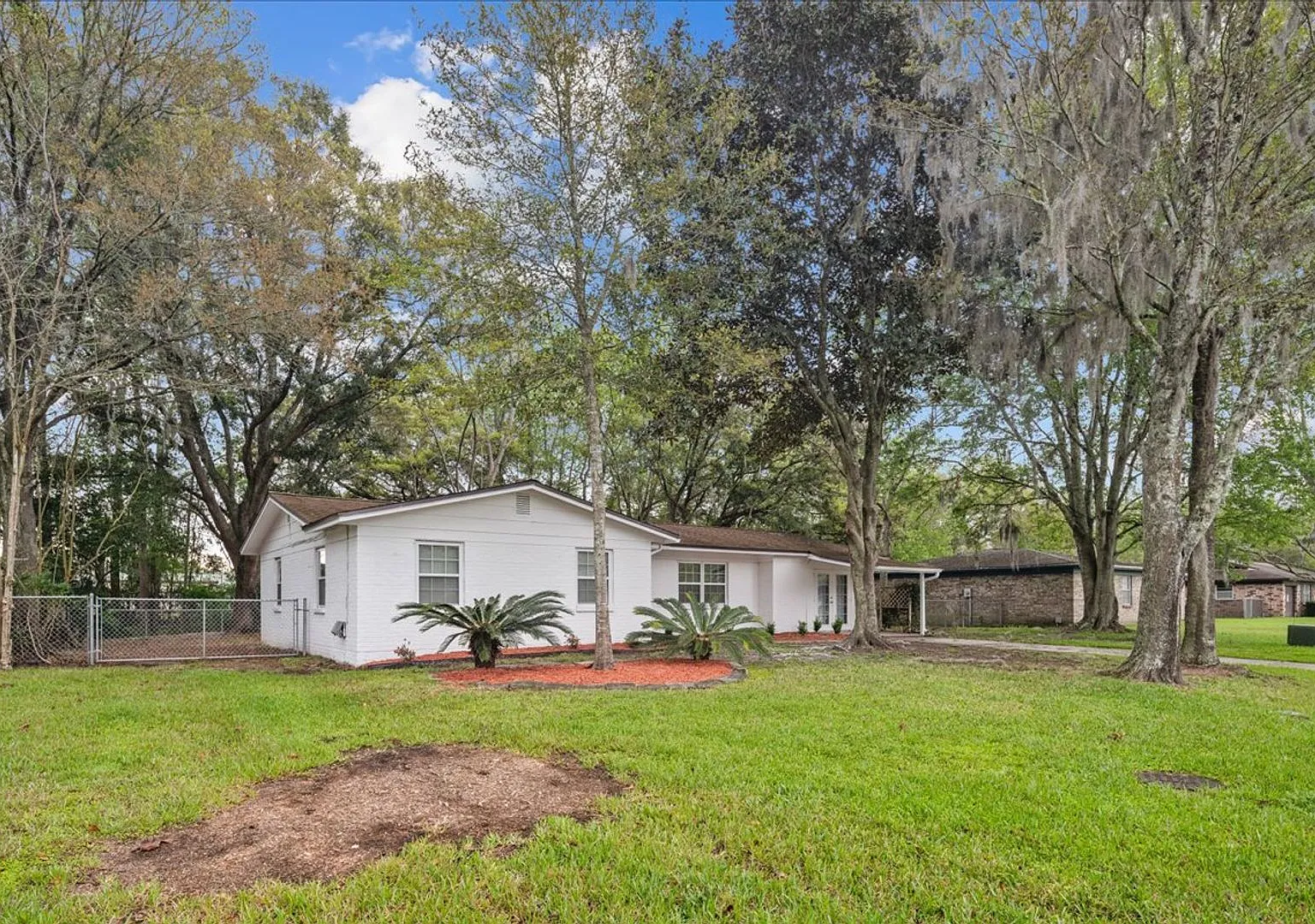 3/2 with 1/1 In Law Suite in Heritage Farms Orange Park South — Photo 4