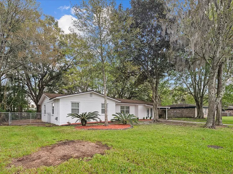 1683 Morningside Dr — Photo 4