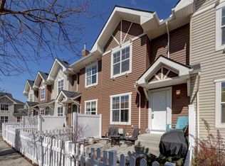 319 S Toscana Gdns NW, Calgary, AB T3L 3C3