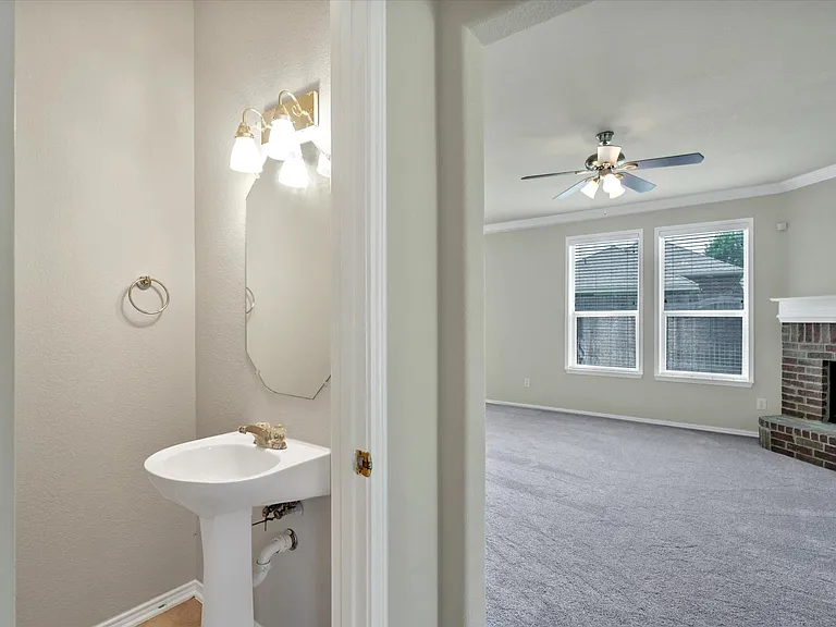 4402 Emerald Leaf Dr — Photo 8