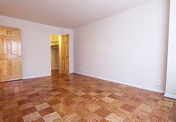 5th image of 18311 Hillside Ave #2K