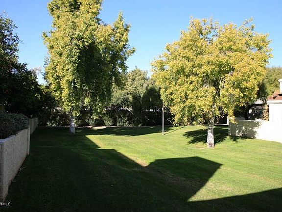 Major Tempe, AZ shopping & services nearby