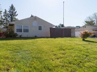 272 Dogwood Dr, Levittown, PA