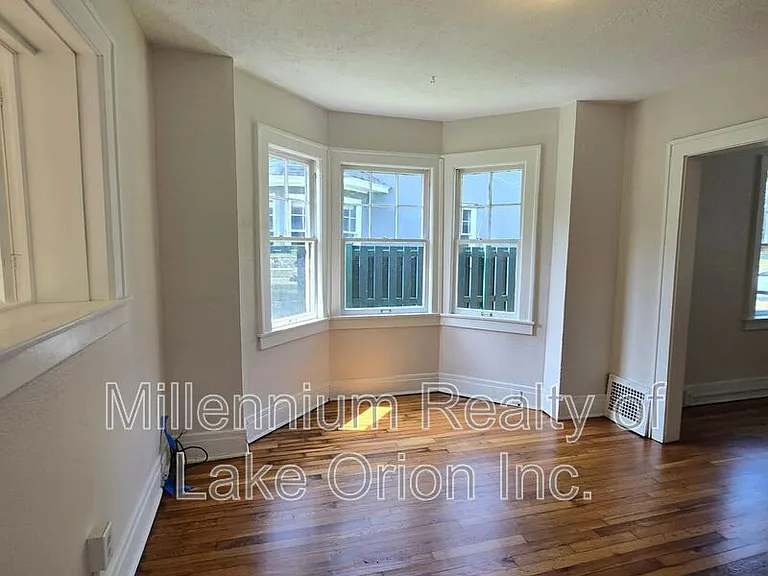 96 Oliver St — Photo 8