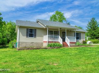 634 Robs Rd, Grimsley, TN 38565