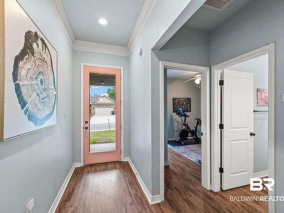 3rd image of 510 Rolling Hill Cir