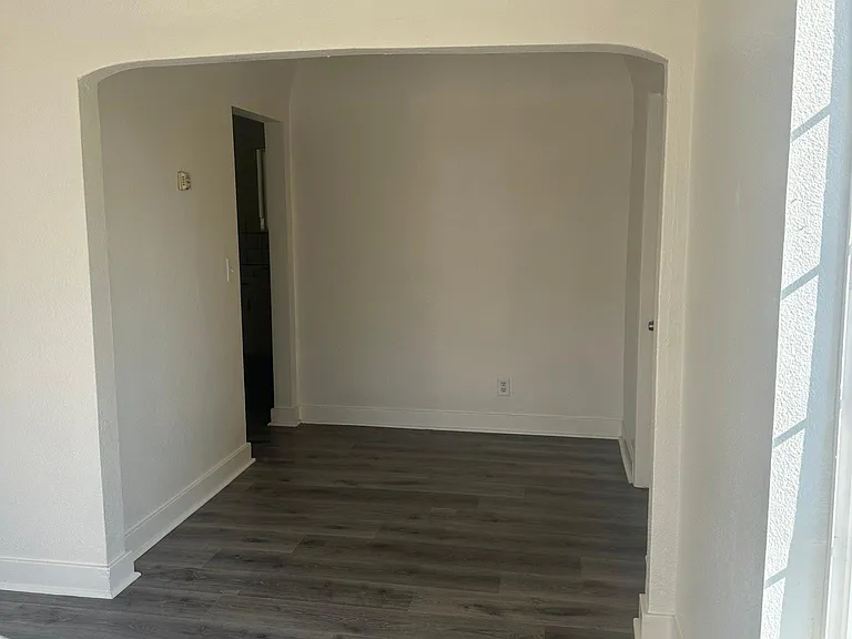 1155 Letts Ave — Photo 4