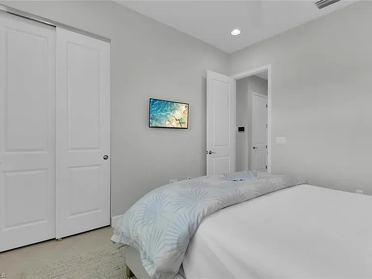 7124 Saona Ct — Photo 17