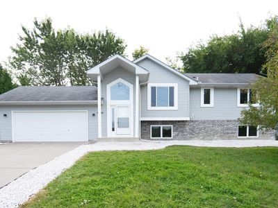 5905 Yucca Ln N, Plymouth, MN, 55446