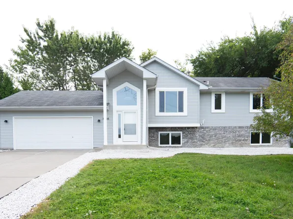 5905 Yucca Ln N, Plymouth, MN 55446