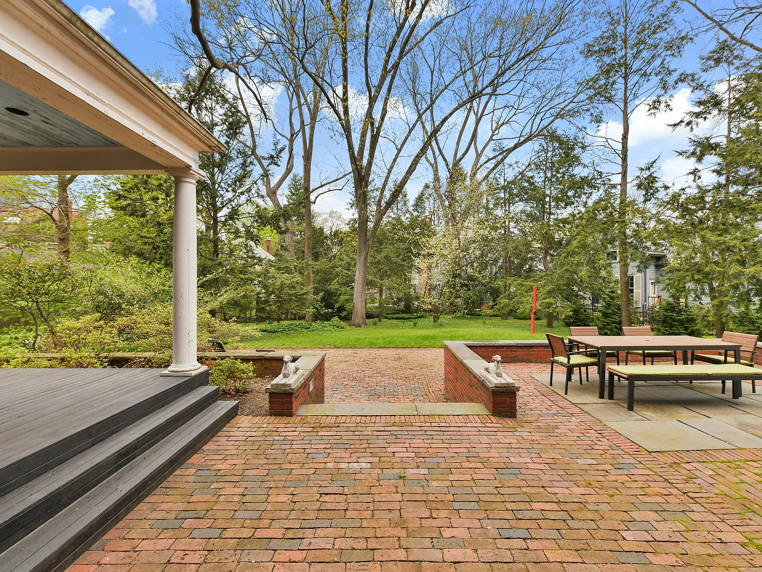 3 bed, 3.5 bath, 5708 sqft, $19,750 — Photo 3