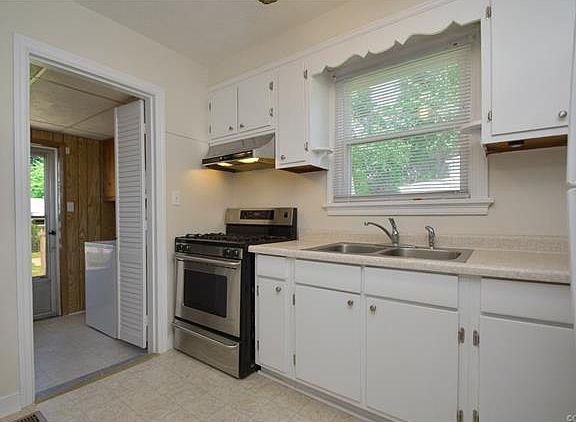 4th image of 2802 Skelton St