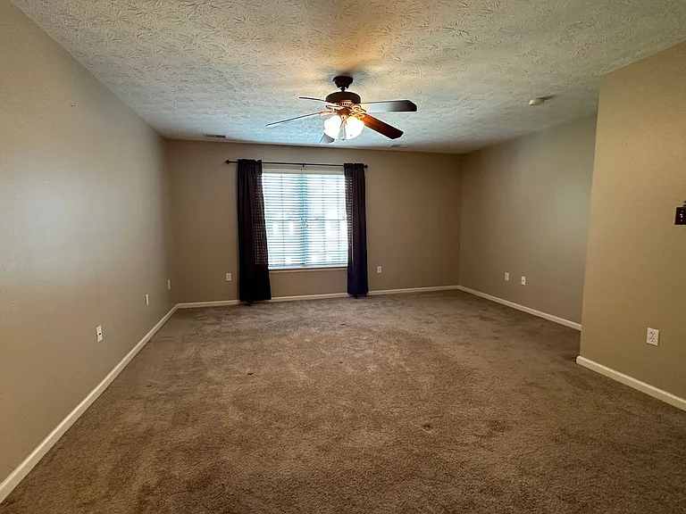 2066 Honeysuckle Ln — Photo 15