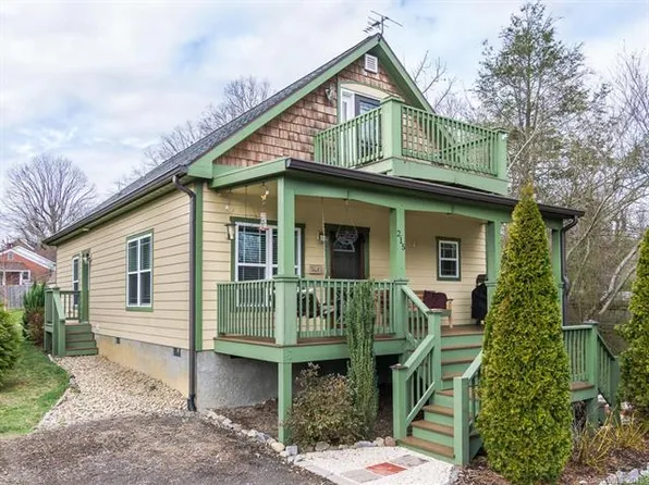 215 E College St, Black Mountain, NC 28711