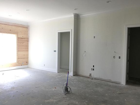 3rd image of 105 Oats Dr