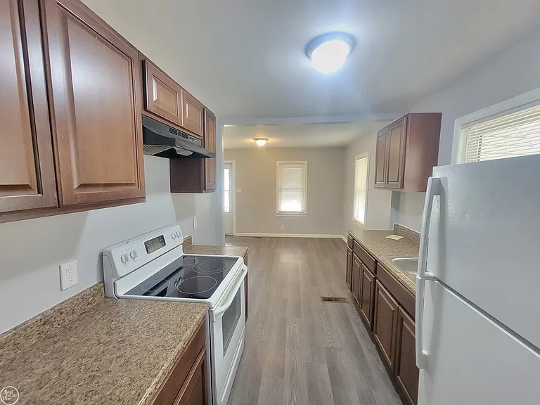 24203 Pingree Ave — Photo 7