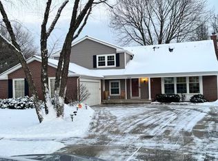 1574 Apache Dr, Naperville, IL 60563